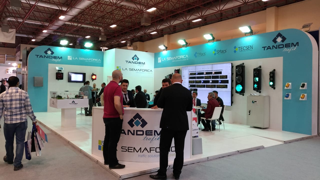 Tandem 2022 İstanbul fuar standının genel görünümü; 96 m² ahşap özel tasarım stand.