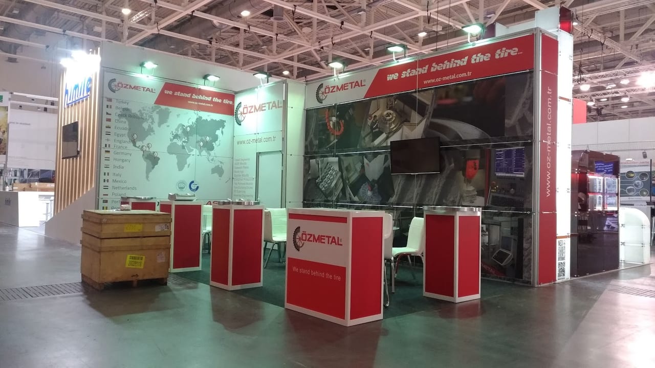 Öz Metal 2023 Hannover fuar standının genel görünümü; 36 m² maxima sistem stand.