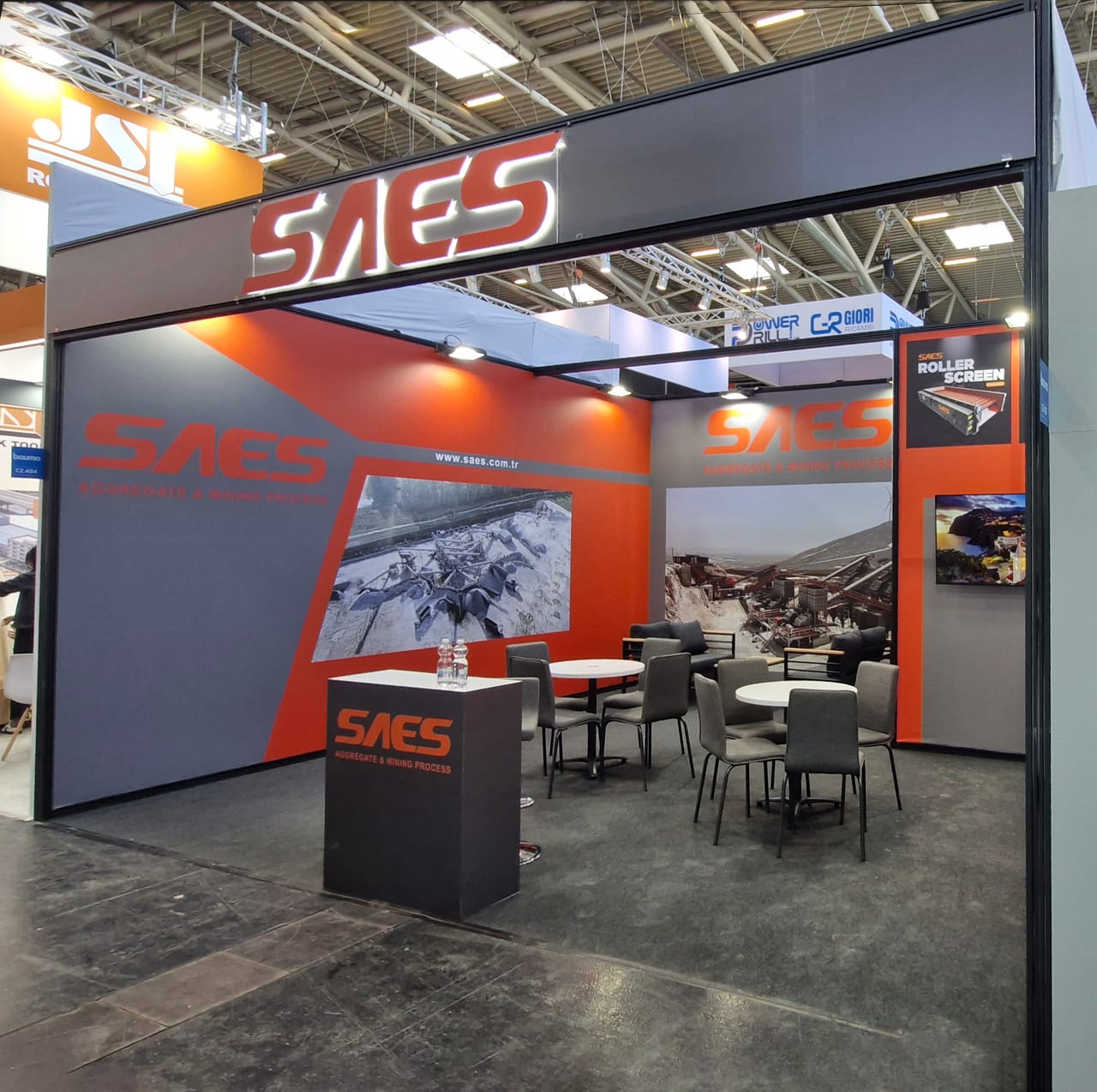 Saes 2024 Dusseldorf fuar standının genel görünümü; 25 m² maxima sistem stand.
