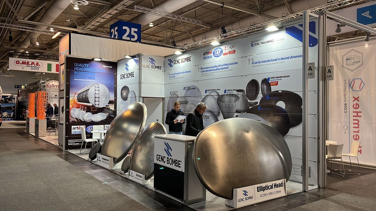 Genç Bombe 2025 Hannover fuar standının genel görünümü; 36 m² maxima sistem stand.