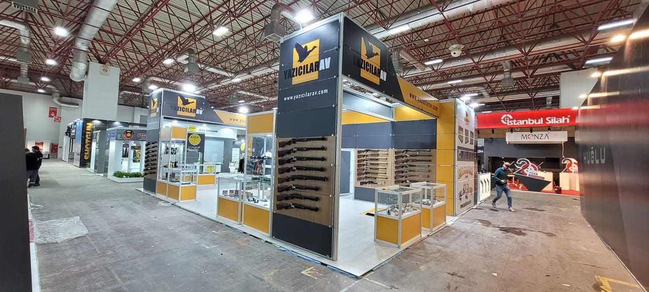 Yazıcılarav 2025 İstanbul fuar standının genel görünümü; 60 m² maxima sistem stand.
