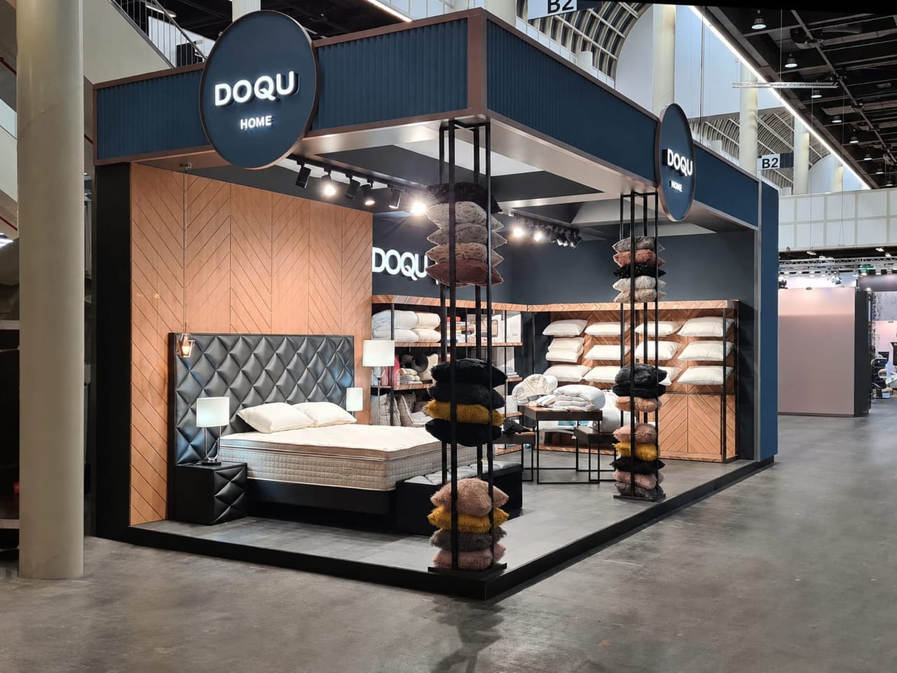 Fuar standı tasarımı — Doqu Home standının 3B görseli
